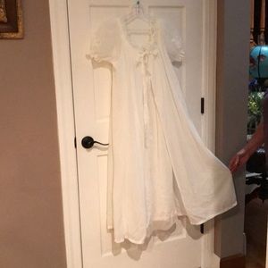 1960s Elegant White Berkshire night gown.